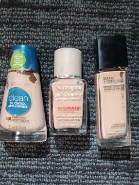 Neutrogena SkinClearing Foundation Bottle - Beige/Tan Shade